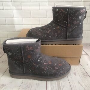 UGG CLASSIC MINI ZODIAC BOOT